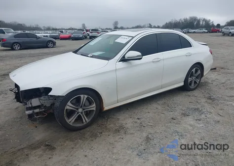 2017 Mercedes-Benz E 300 z USA, uszkodzony, nr VIN WDDZF4JBXHA172285